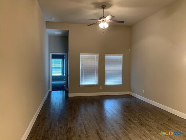 Building Photo - 1221 FM306
