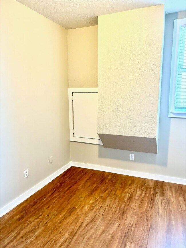 Building Photo - Spacious 4 bedroom in Portland-Section 8 Accepted **1/2 off first months rent**