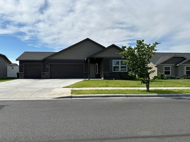 Primary Photo - Spacious 3-Bedroom Home with Dedicated Off...
