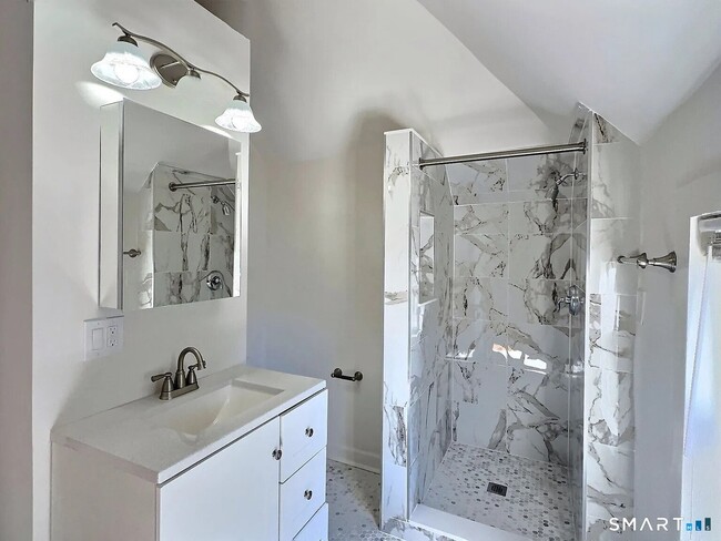 Building Photo - 93 Seaside Ave