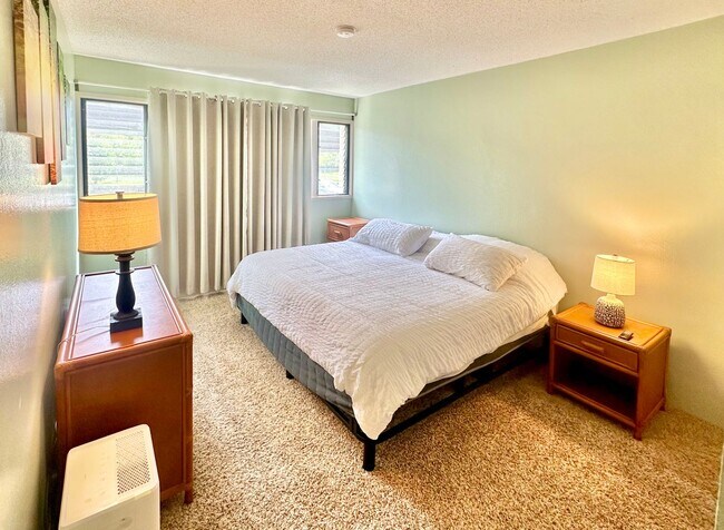 Building Photo - Furnished 2 bedroom 2 bath condo 2 assigned parking stalls