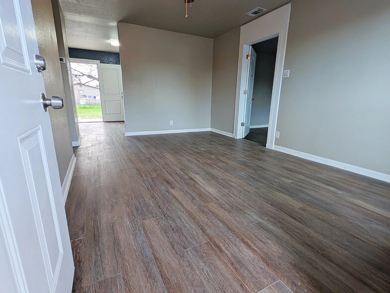 Building Photo - 5802 Magnes Ln