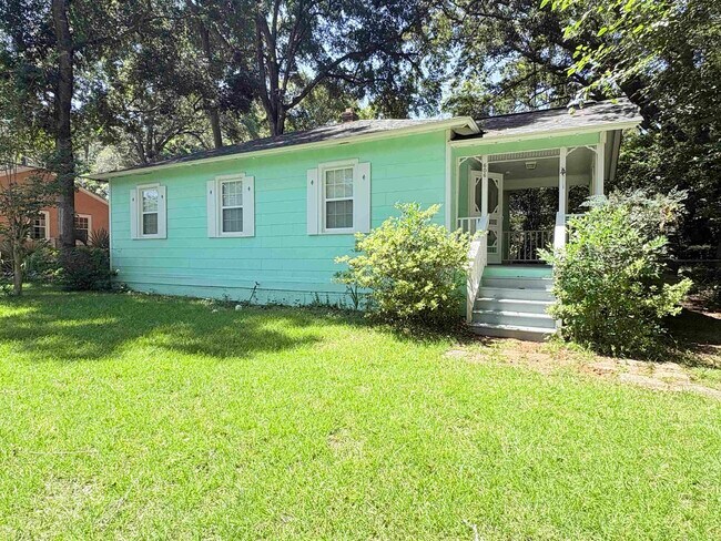 Building Photo - 606 Collins Dr