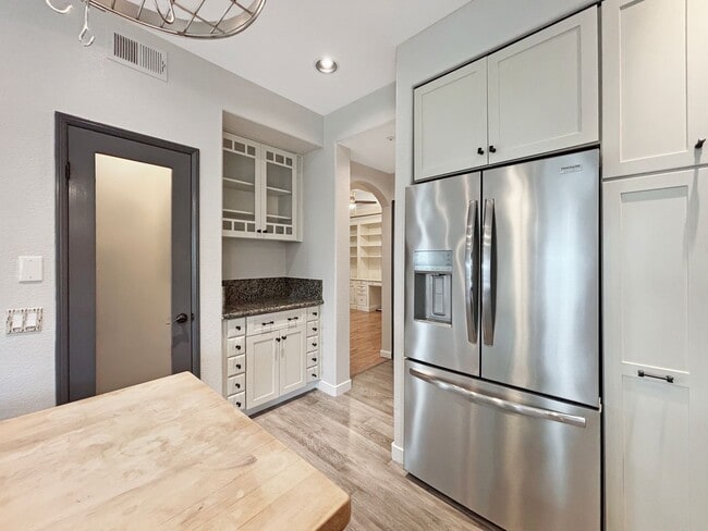 Building Photo - Spacious & Upgraded 4 Bedroom, 3 Bath Home...