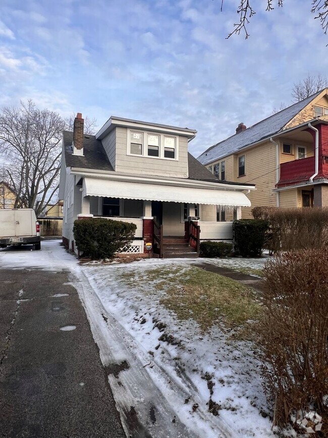 Building Photo - SECTION 8 WELCOME – Spacious 2-Bedroom wit...