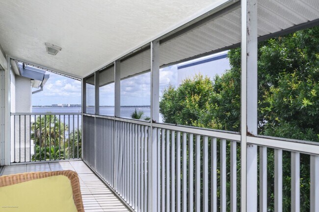 Building Photo - 1477 Park Beach Cir
