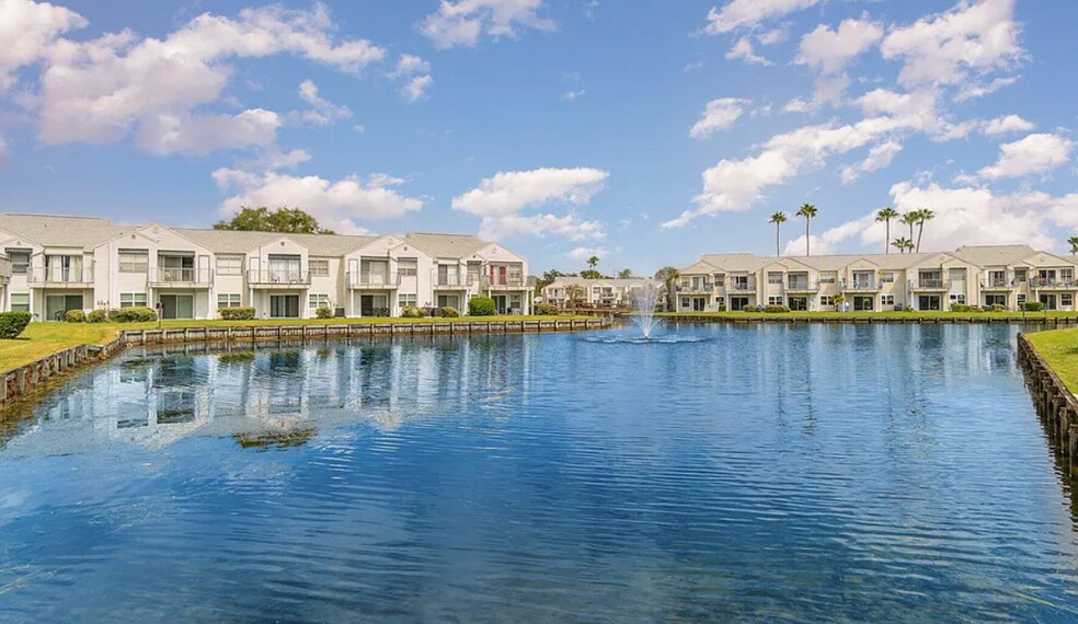 Building Photo - 2560 Woodgate Blvd