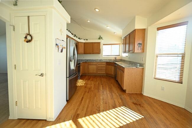 Building Photo - 1343 Lookout Springs Dr