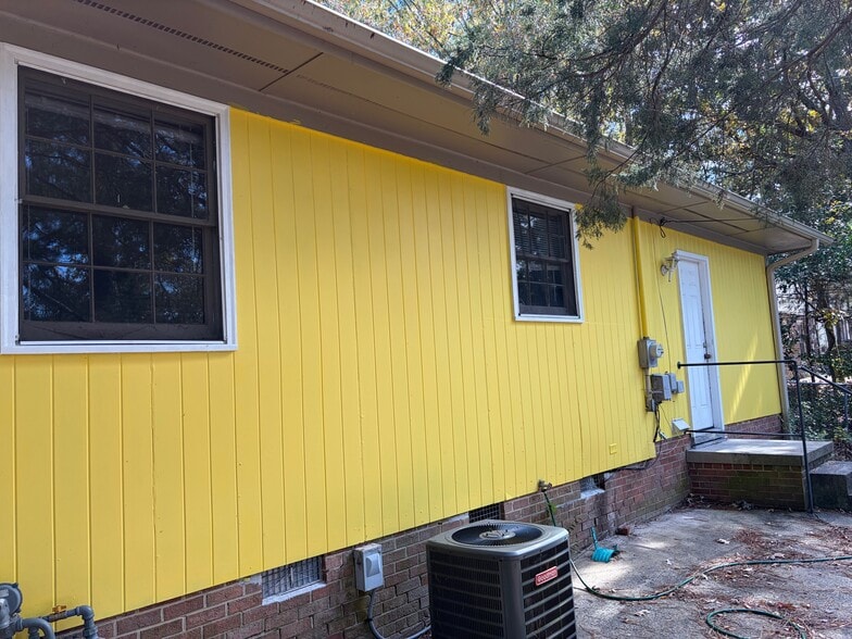 Back of house near lake - 5316 Newhall Rd