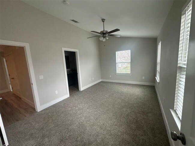 Building Photo - 813 Northington St