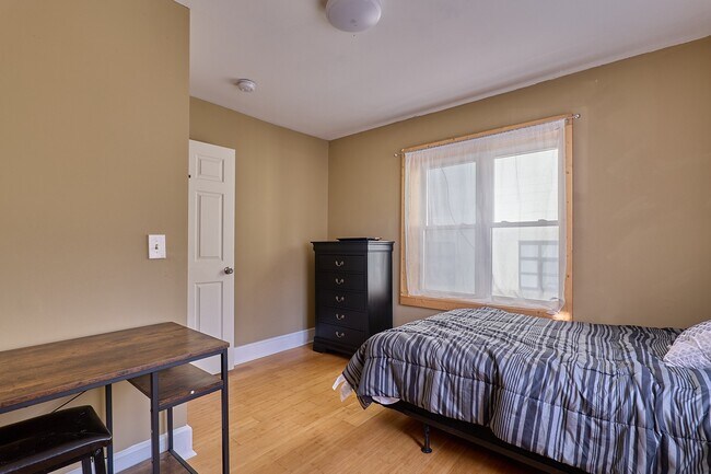 Building Photo - 198 Court St