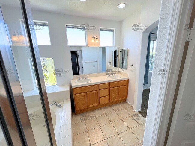 Building Photo - End unit 4 Bedroom House Available Now in ...