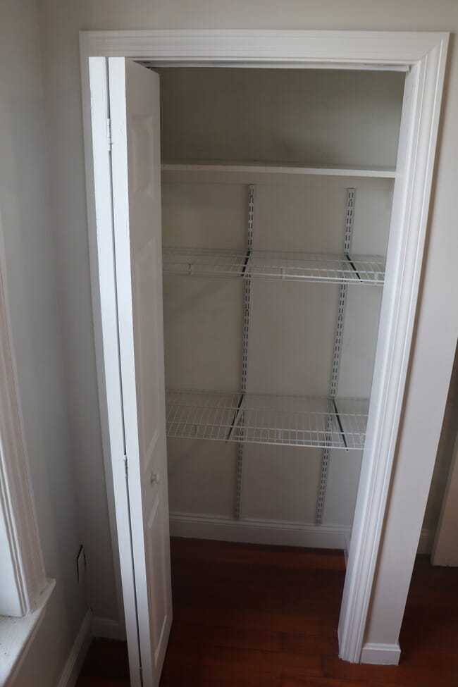 Building Photo - 320 Warren St