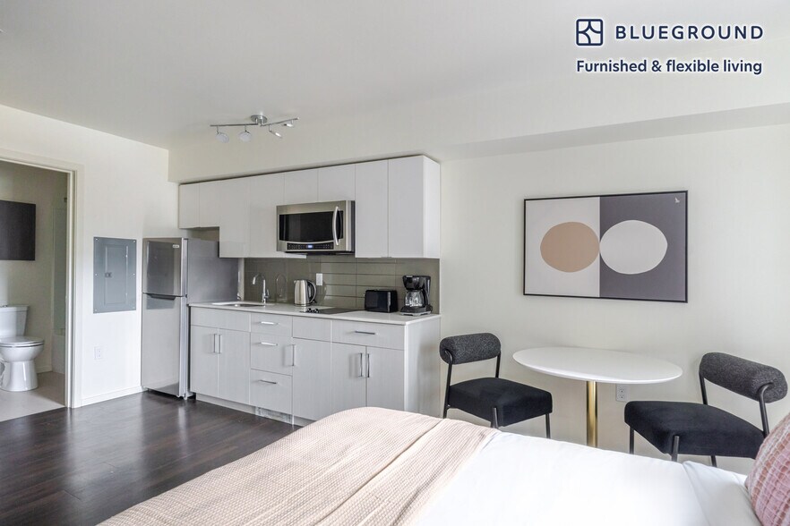 Building Photo - 5001 Brooklyn Ave NE