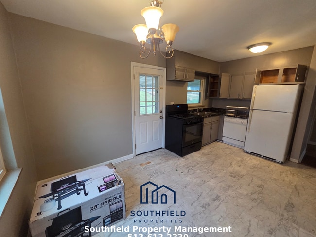 Building Photo - 319 Main Ave