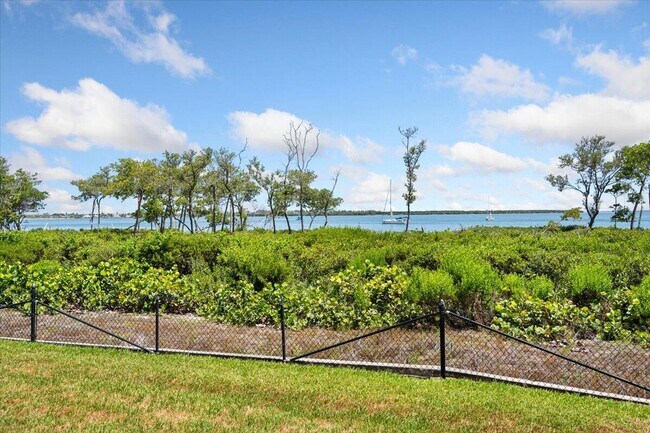 Building Photo - 23 Harbour Isle Dr W