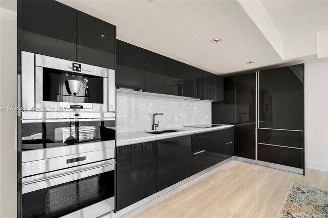 Building Photo - 1451 Brickell Ave