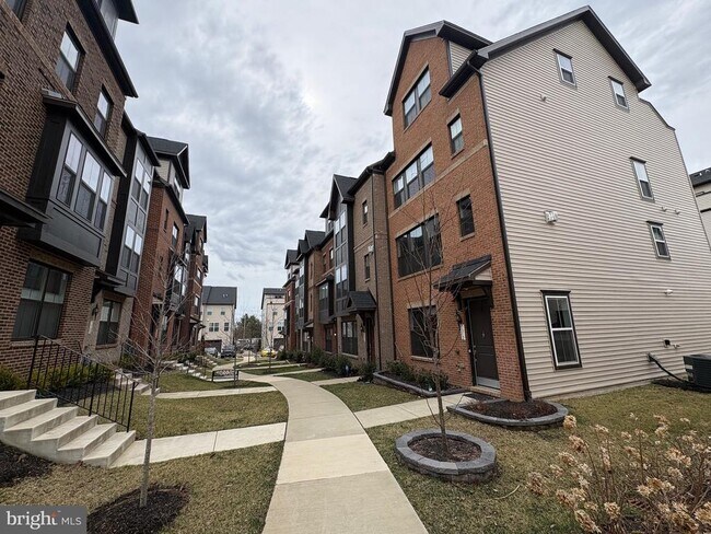 Building Photo - 7312 Mountaineer Dr