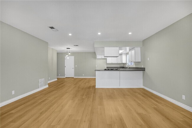 Building Photo - 44506 Sancroft Ave
