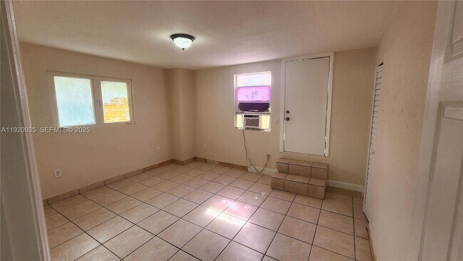 Building Photo - 829 SW 3rd St