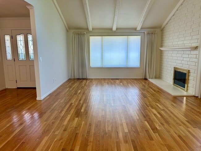 Building Photo - 266 Valley Oaks Dr