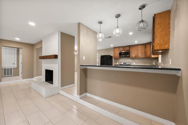 Building Photo - 5806 Village Glen Trail