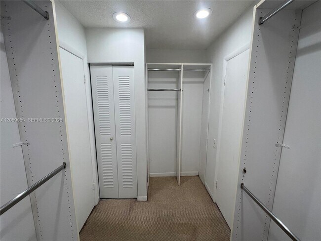 Building Photo - 6211 SW 116th Pl