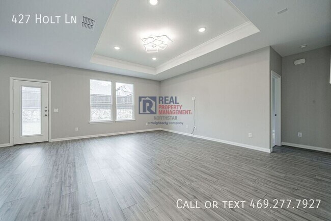 Building Photo - 427 Holt Ln