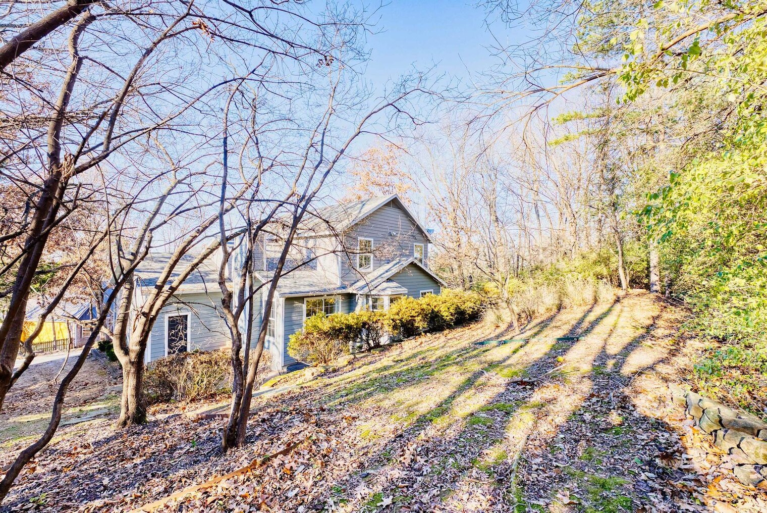 Building Photo - 1072 Valley View Dr