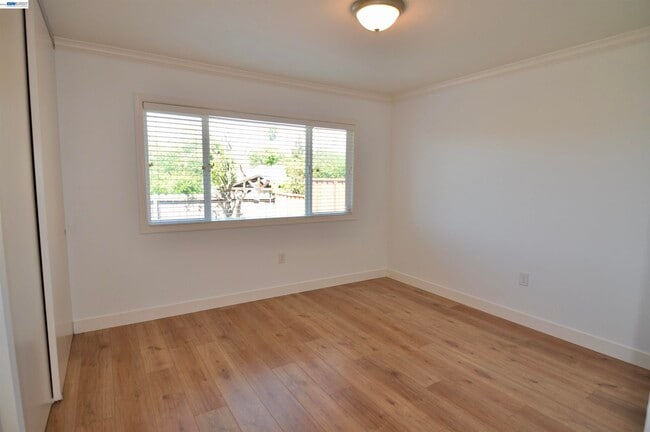 Building Photo - 9127 Tangerine St