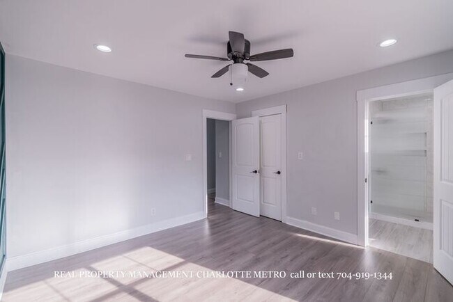 Building Photo - 3BR Townhome - Lake Living in Vineyard Point with Boat Slip Access Near Lake Norman