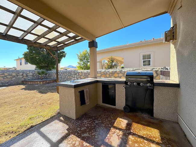 Building Photo - Northeast El Paso 4 Bed Refrig A/C w/Outdo...