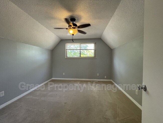 Building Photo - 8741 W 89th Pl