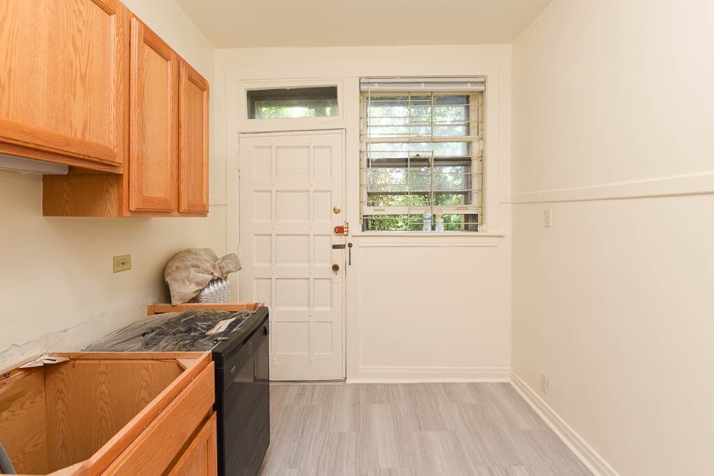 Building Photo - 3508 N Wolcott Ave