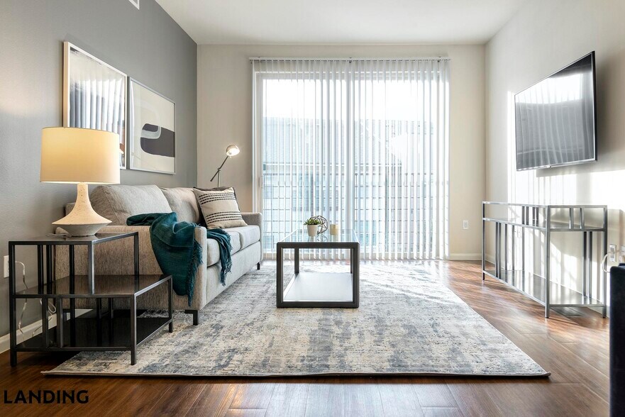 Building Photo - 14807 Woodland Hills Dr