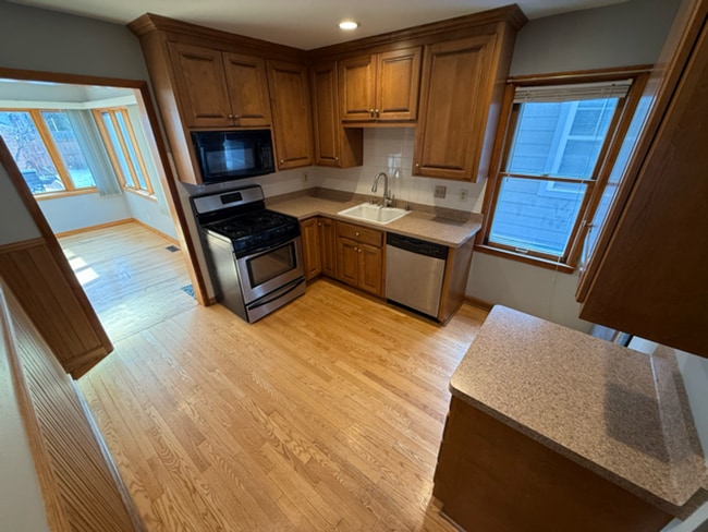 Building Photo - 3-Bedroom Home Just Steps from Lake Michigan! Prime location!