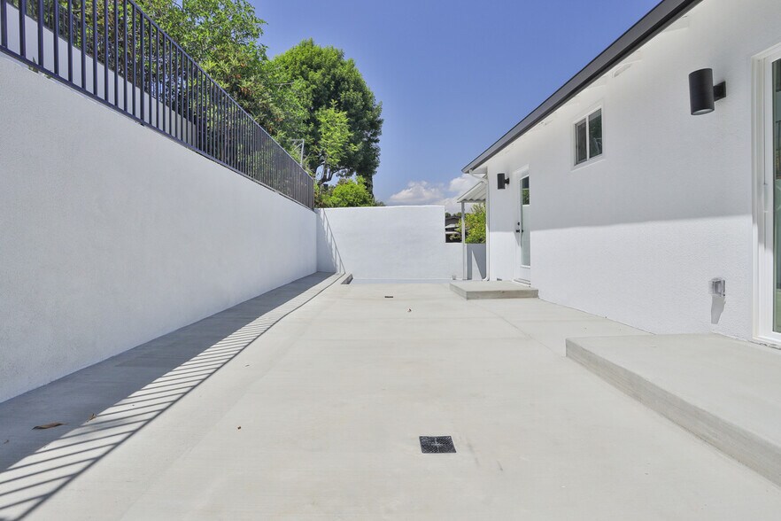 Building Photo - 1425 El Paso Dr