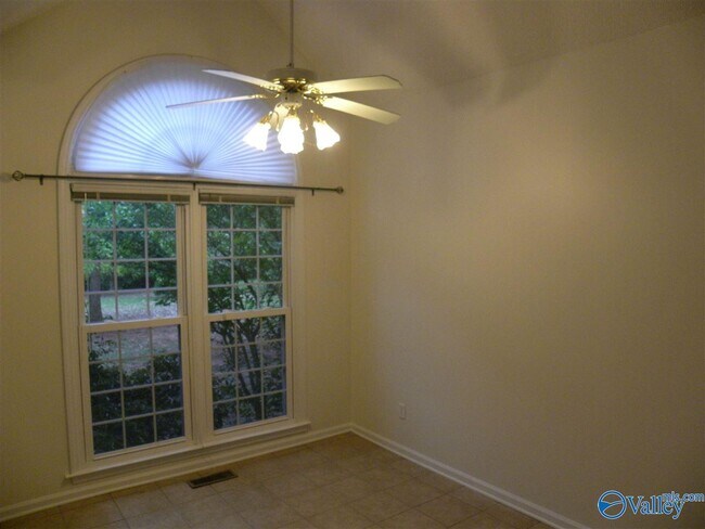 Building Photo - 104 Nobleton Ln NW