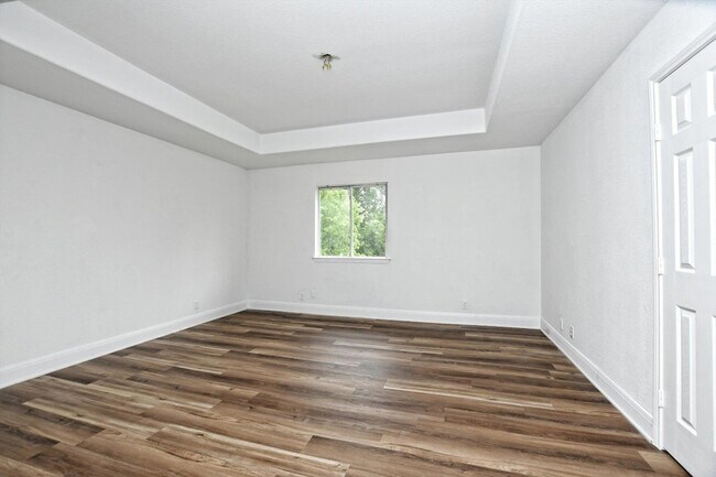 Building Photo - 17607 Klamath Falls Dr