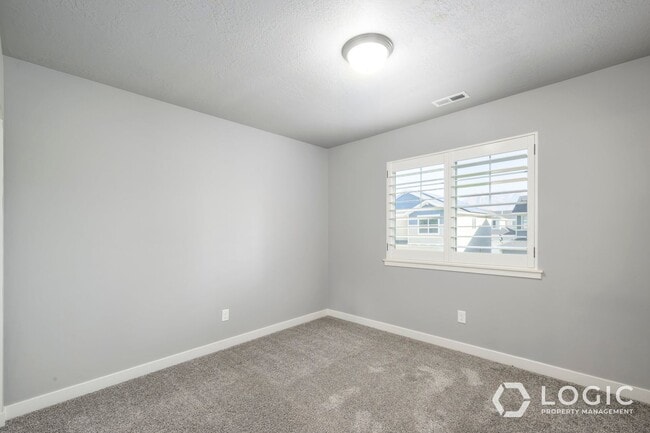 Building Photo - Beautiful Home in Midvale!