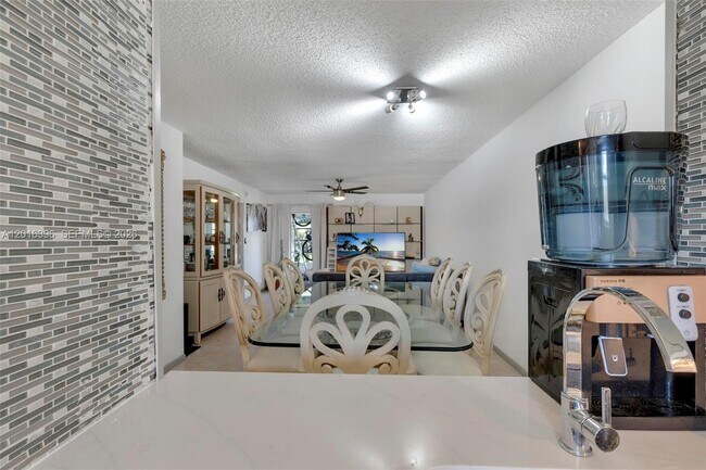 Building Photo - 1101 Crystal Lake Dr
