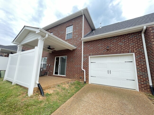 Building Photo - White House townhome- lawn care included, ...