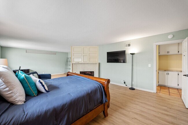 Building Photo - 4850A - Mandalay Shores/ Oxnard/ 5 bedroom...