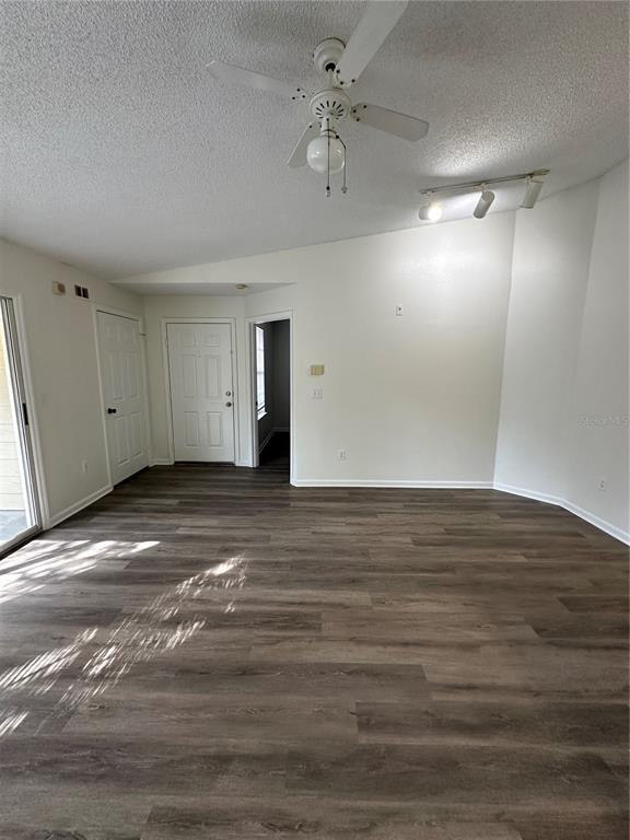 Building Photo - 5077 Park Central Dr