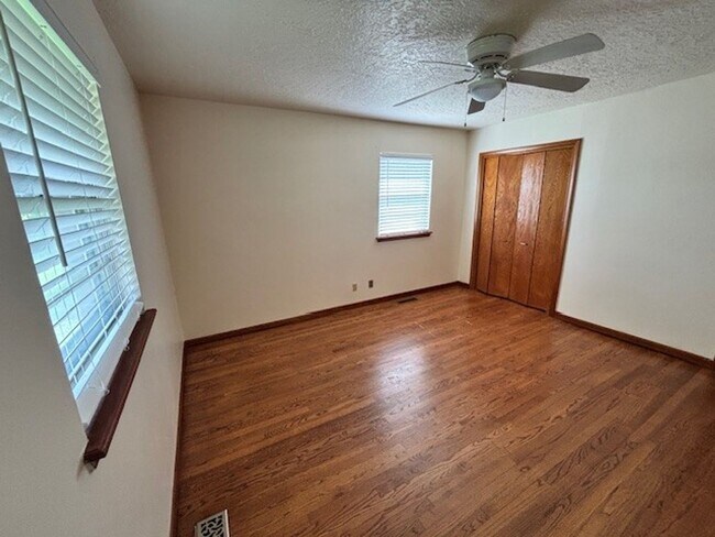 Building Photo - (3) Bed/(2) Bath with Storm Shelter and Mo...