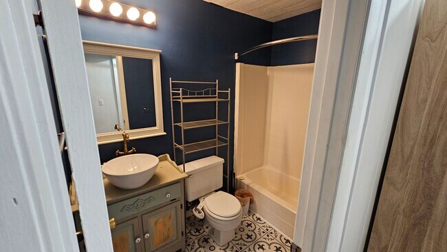 Building Photo - Grdyn House