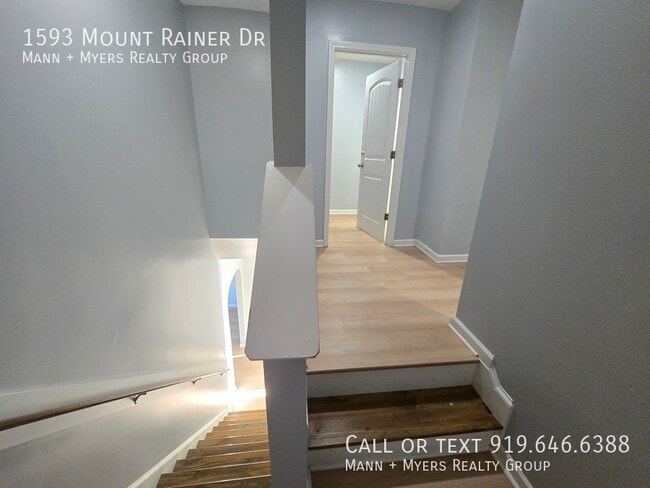 Building Photo - 1593 Mount Rainer Dr