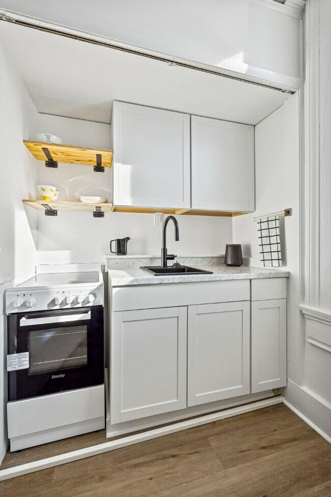 Building Photo - 302 N Church St