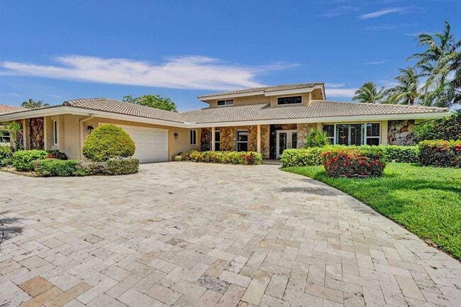 Building Photo - 2527 Lakes Dr