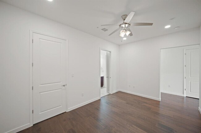 Building Photo - 4820 Caroline St
